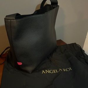 Angela Roi Jane Signet Shoulder Bag - Black